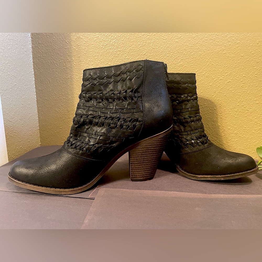 Women’s Fergalicious black ankle booties, size 12